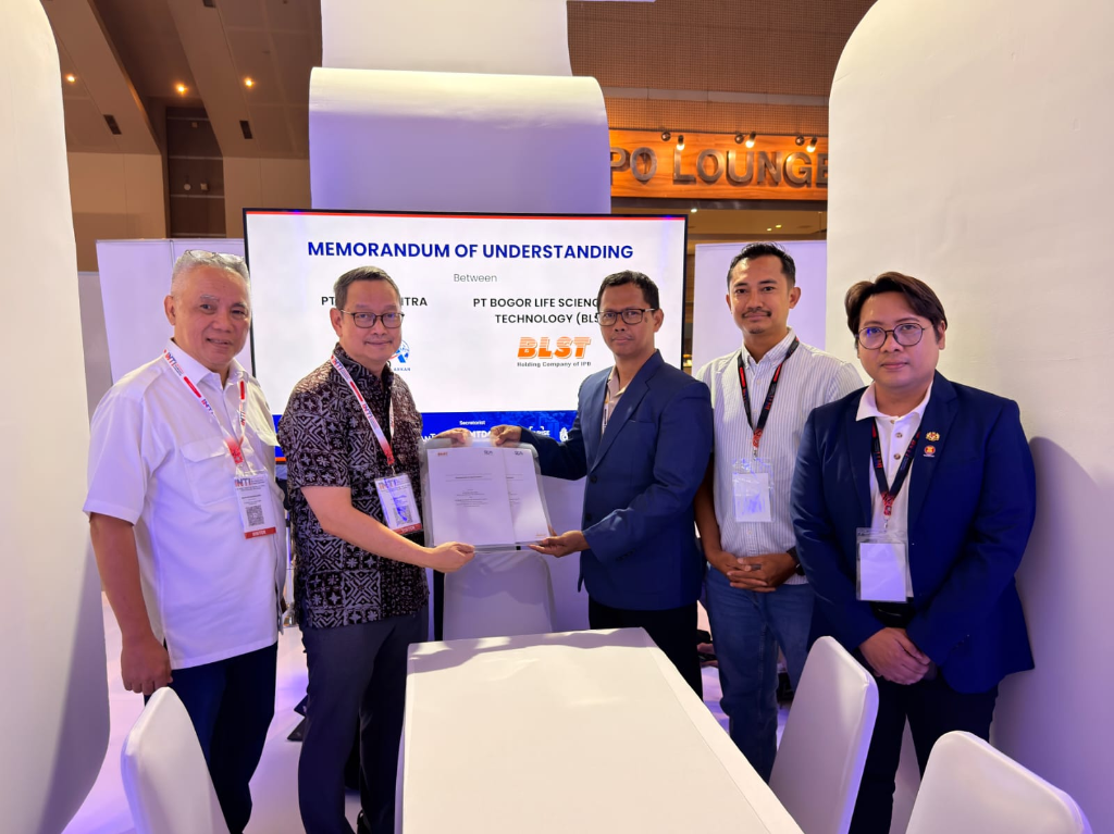 Penyerahan Berkas MoU PT Spatial Citra Arkan dan PT BLST IPB